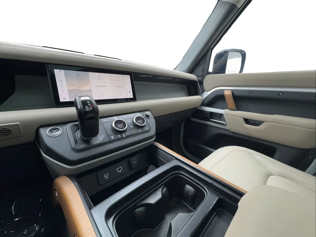 Used 2023 White Land Rover S image 40