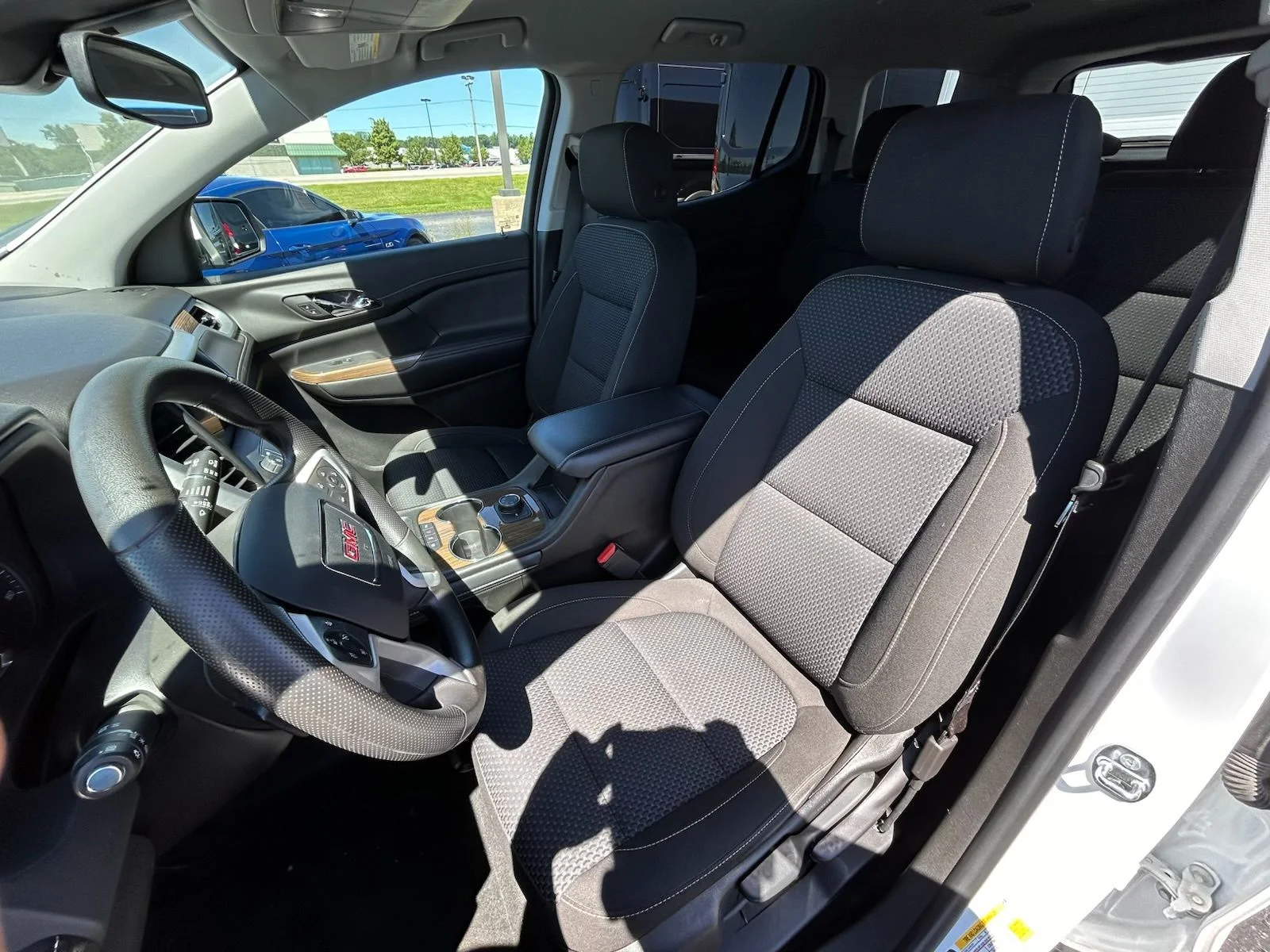 2023 GMC Acadia SLE - Photo 12
