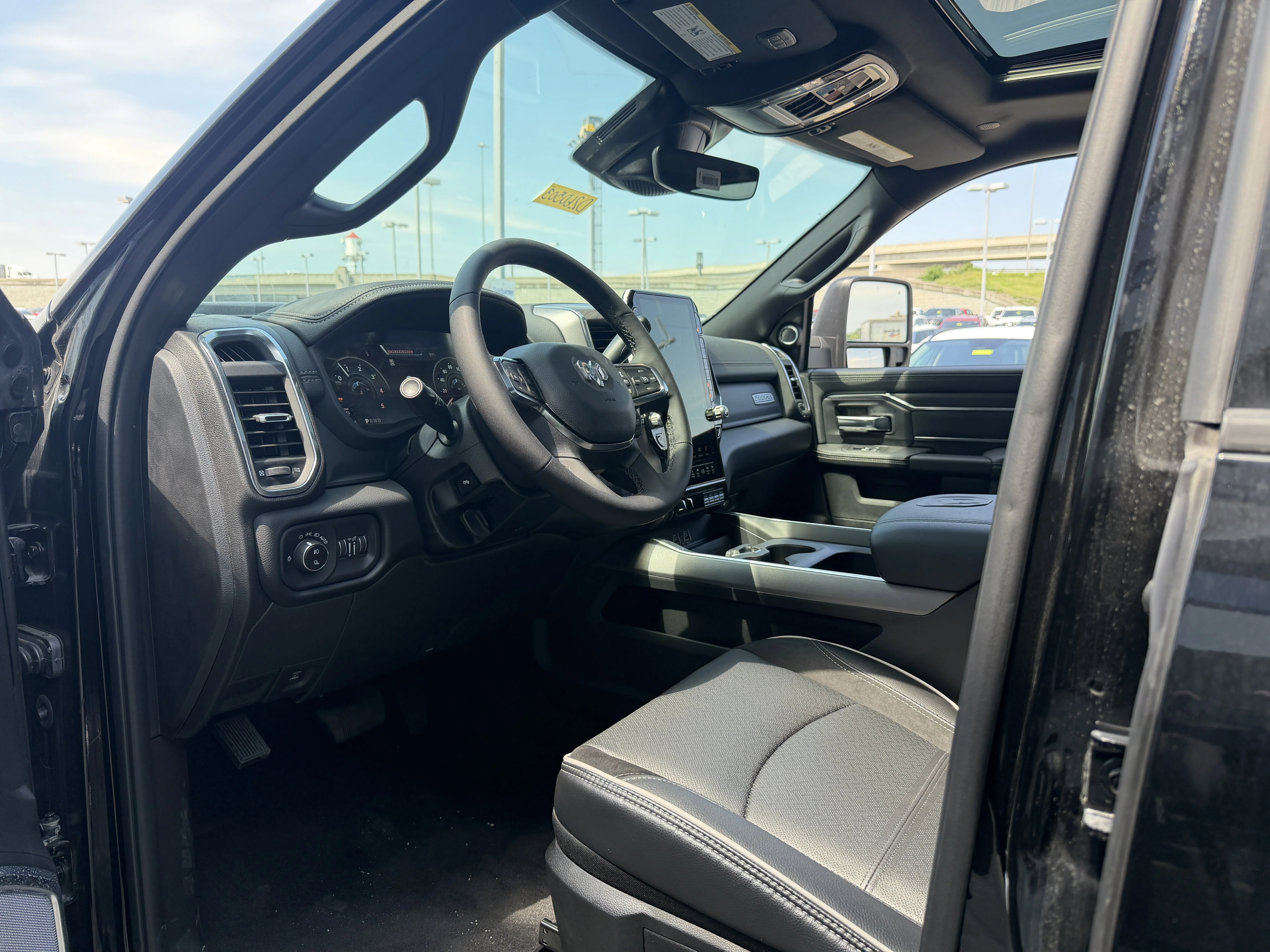 New 2026 Diamond Black Crystal Pearl-Coat Exterior Paint RAM Laramie image 31