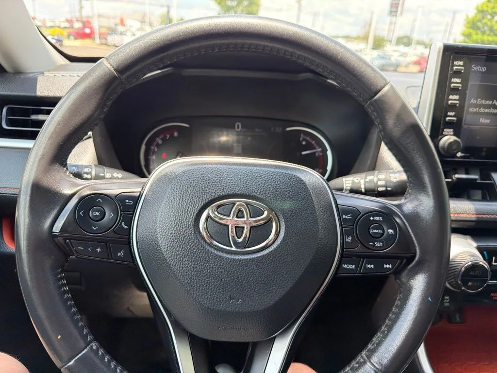 Used 2020  Toyota Adventure image 18