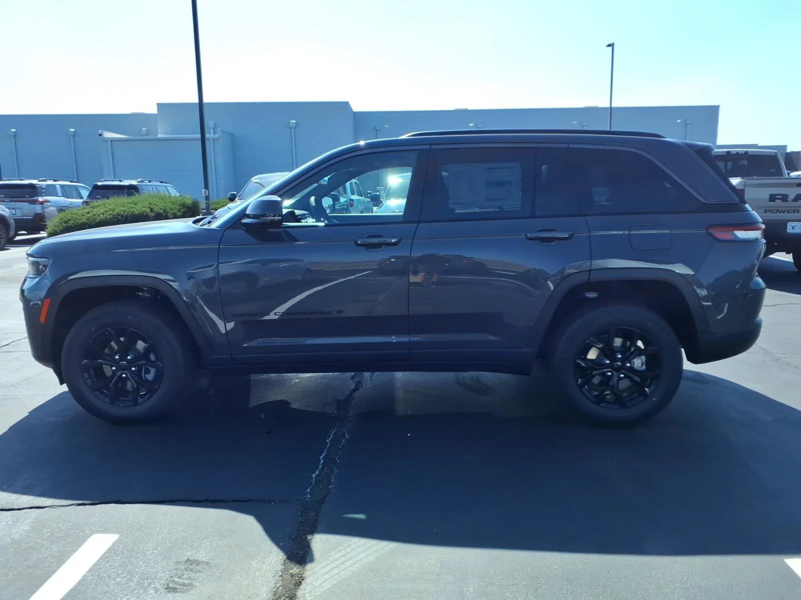 New 2026 Baltic Gray Metallic Clear-Coat Exterior Paint Jeep Altitude image 3