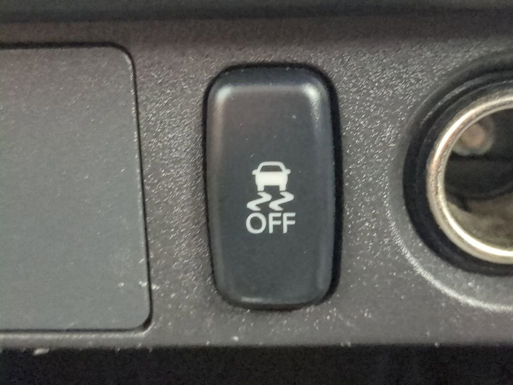 Used 2024  Mitsubishi 2.0 ES image 26
