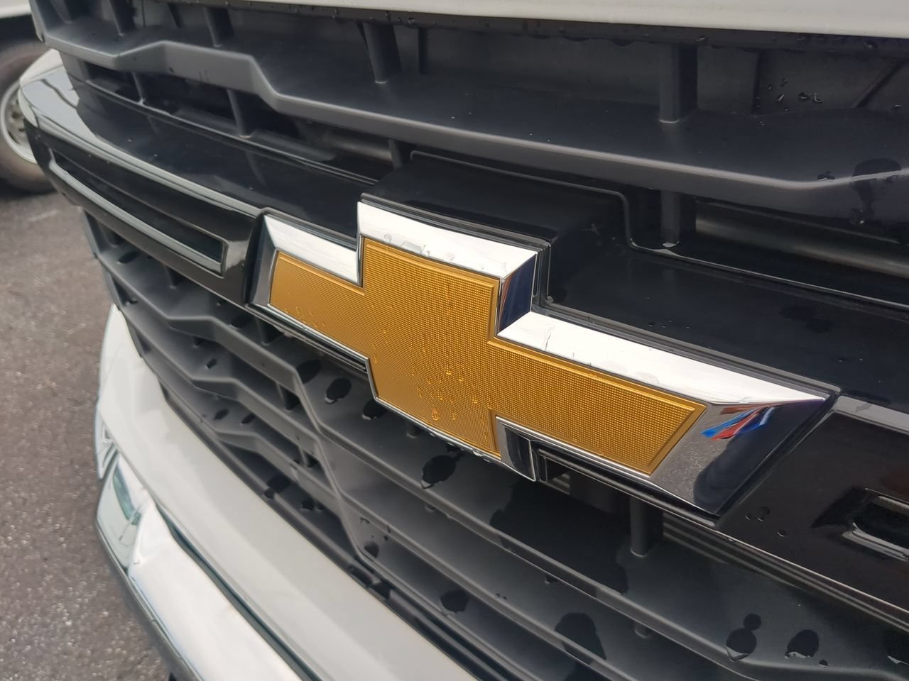 New 2025 Summit White Chevrolet Work Truck image 29
