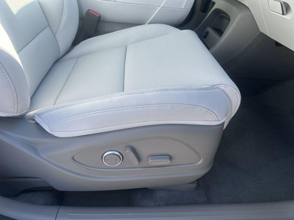 New 2026 Creamy White Pearl Hyundai Limited FWD image 29