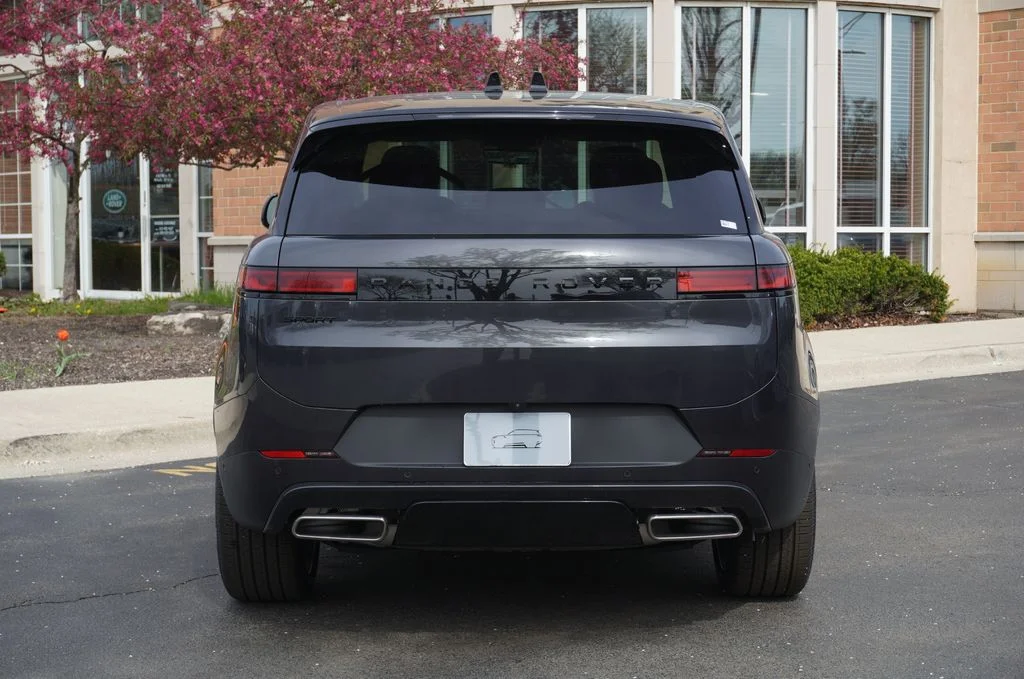 New 2026 Carpathian Grey Land Rover SE image 5
