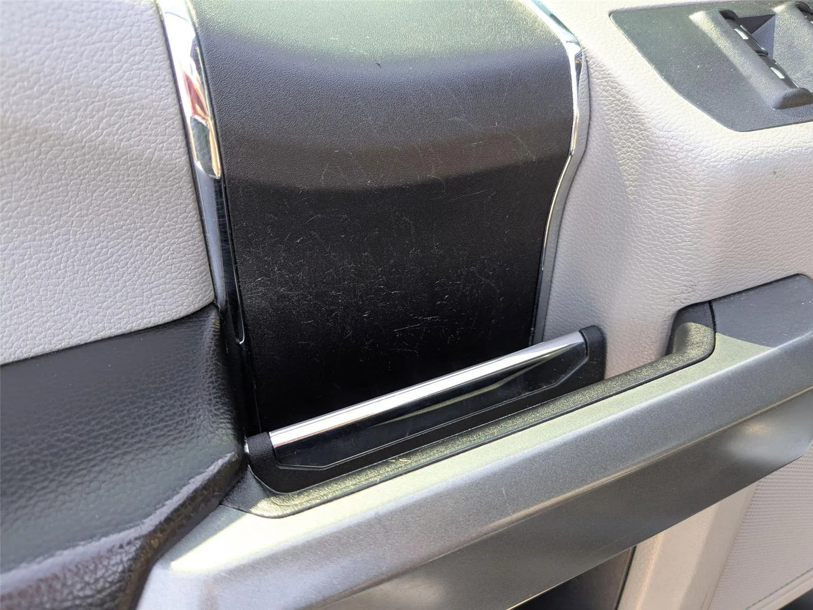 Used 2018 Blue Jeans Metallic Ford XLT image 13