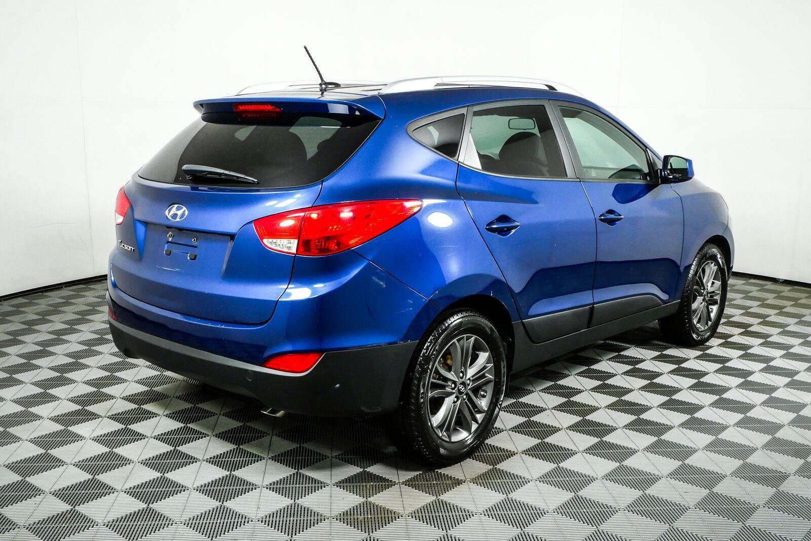 Used 2014 Laguna Blue Metallic Hyundai SE image 3