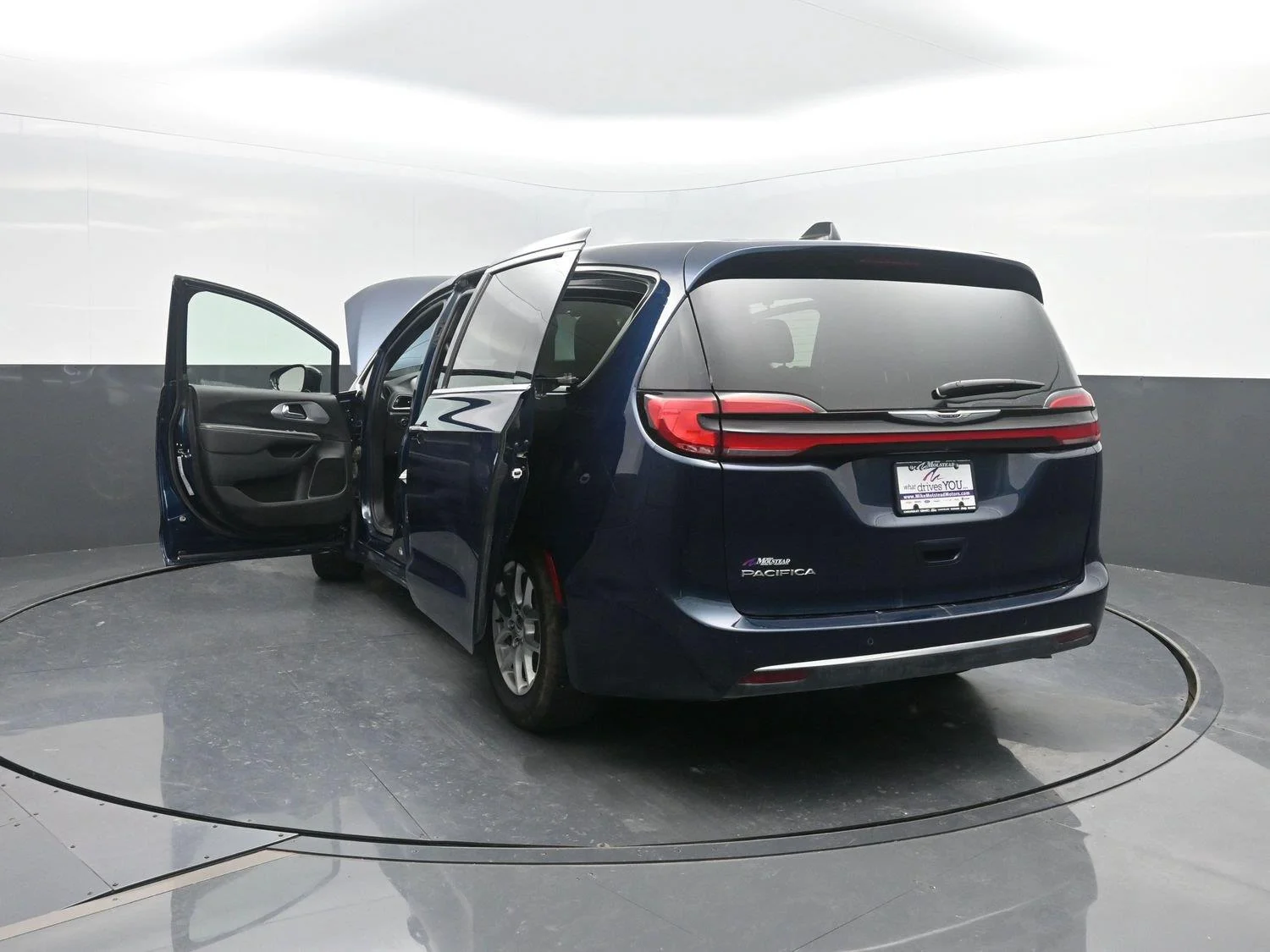 Used 2024 Fathom Blue Pearlcoat Chrysler Touring image 43