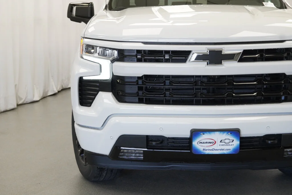 New 2026 Summit White Chevrolet RST image 10
