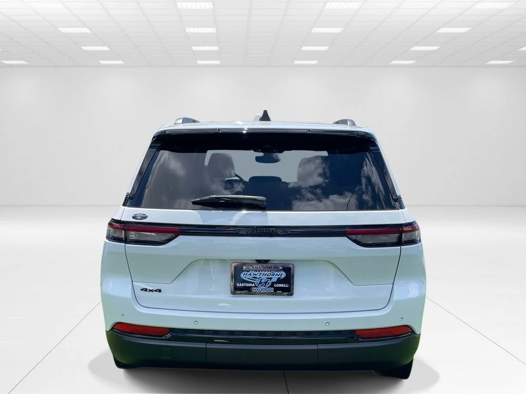 Used 2023 White Jeep Altitude X image 5