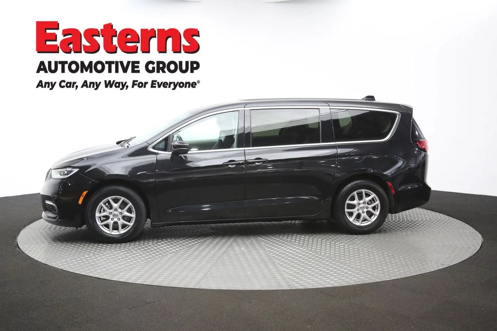 Used 2023 Black Chrysler Touring L image 61