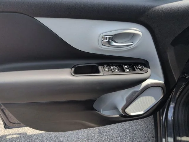 Used 2022 Gray Jeep Limited image 12