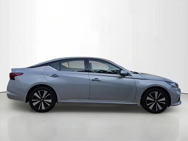 Used 2021 Brilliant Silver Metallic Nissan 2.5 SL image 6