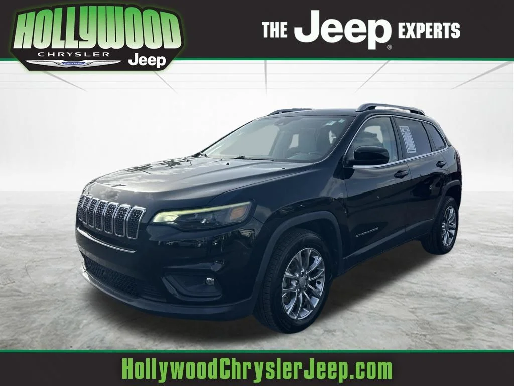 Certified Used 2021 Black Jeep Latitude Lux image 1