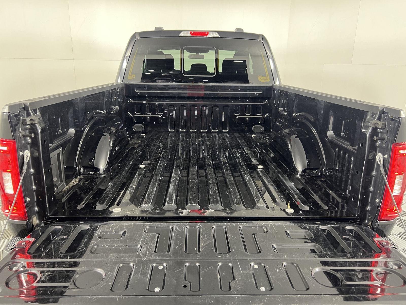 Used 2023 Agate Black Ford XLT image 8