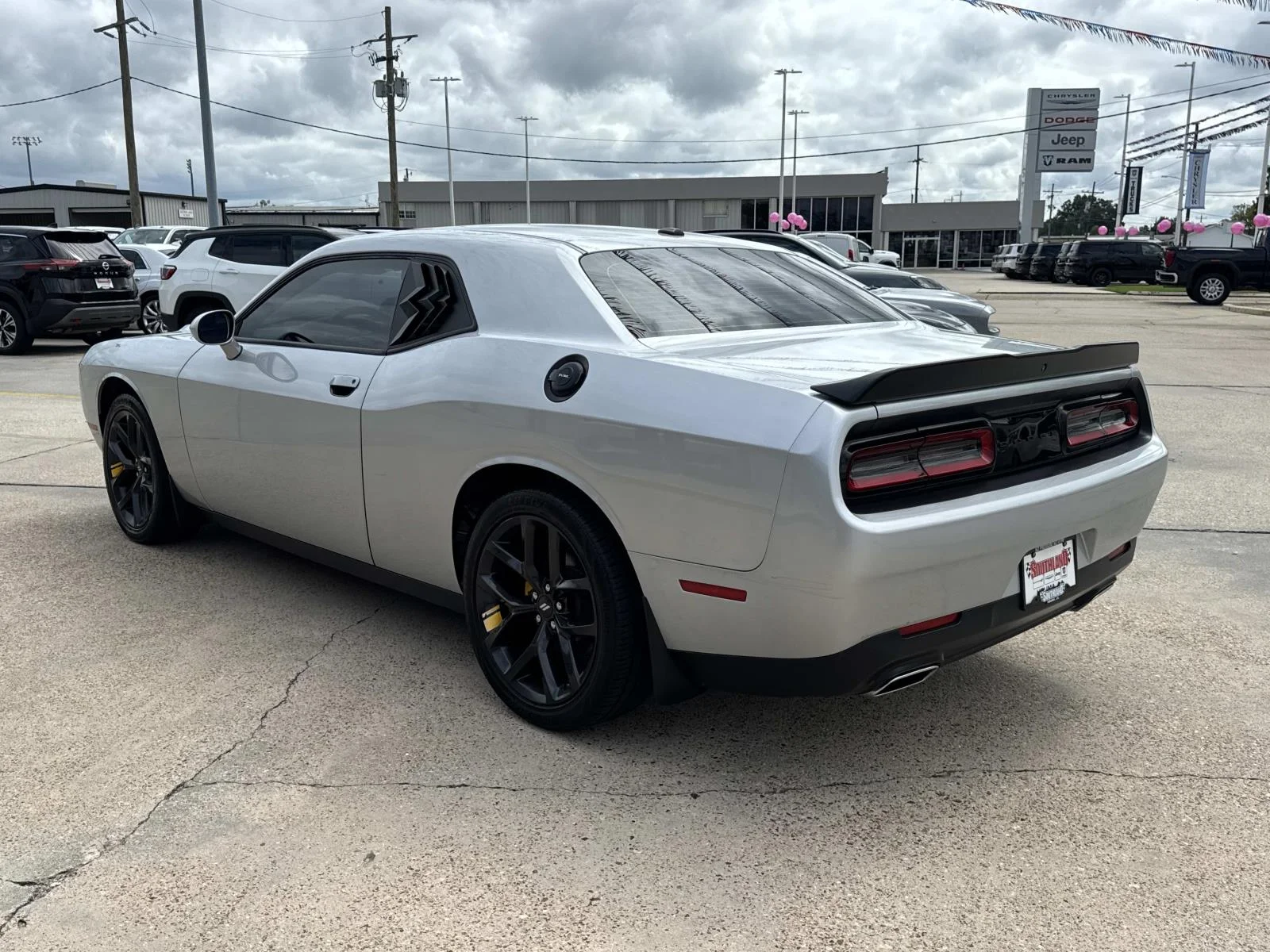 Used 2022 Triple Nickel Clearcoat Dodge SXT image 5