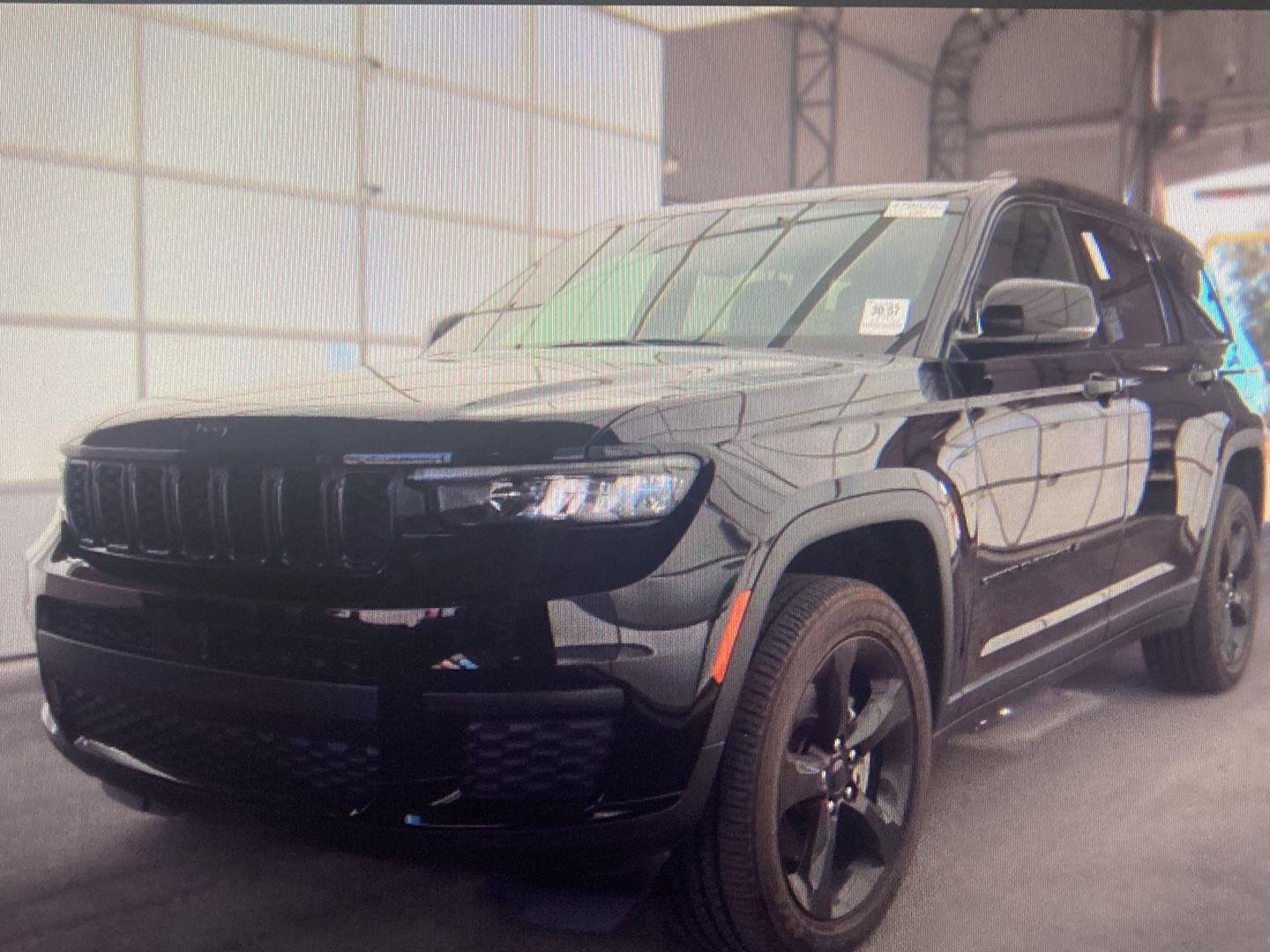 Used 2024 Diamond Black Crystal Pearlcoat Jeep Altitude X image 4