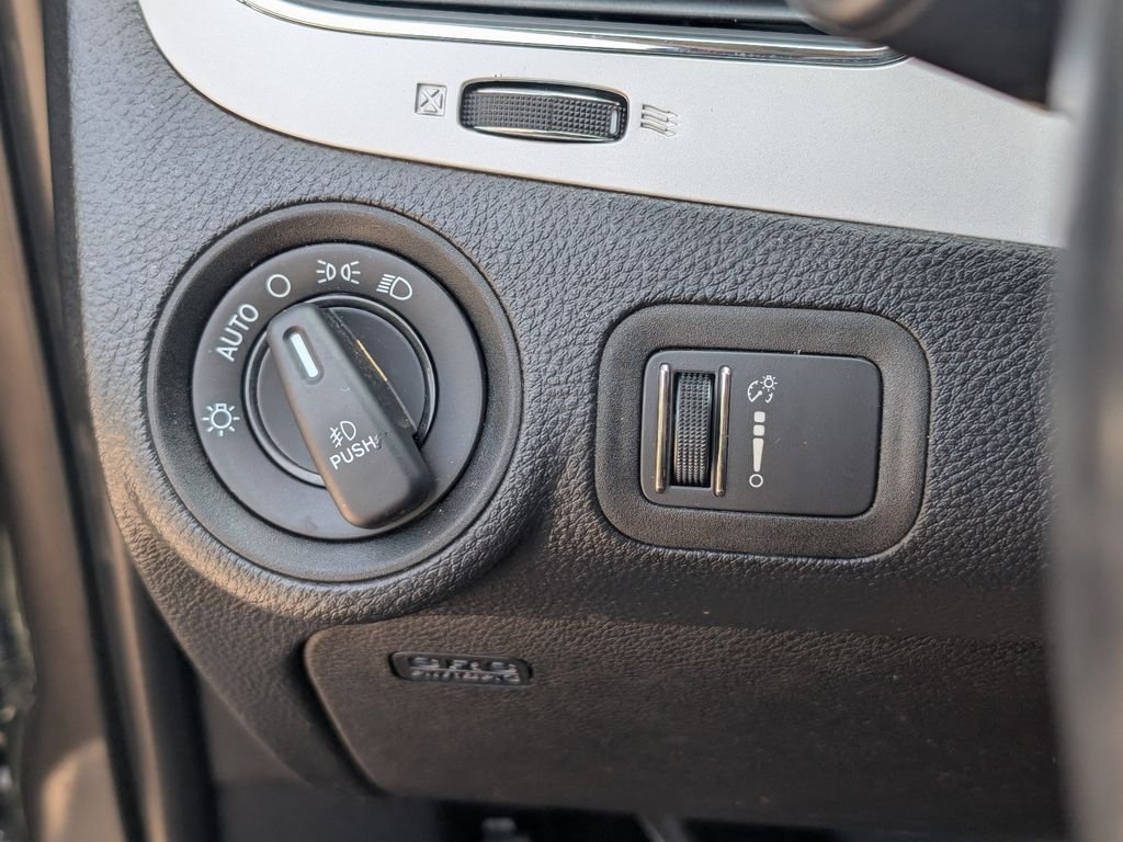 Used 2019 Gray Dodge SE image 22