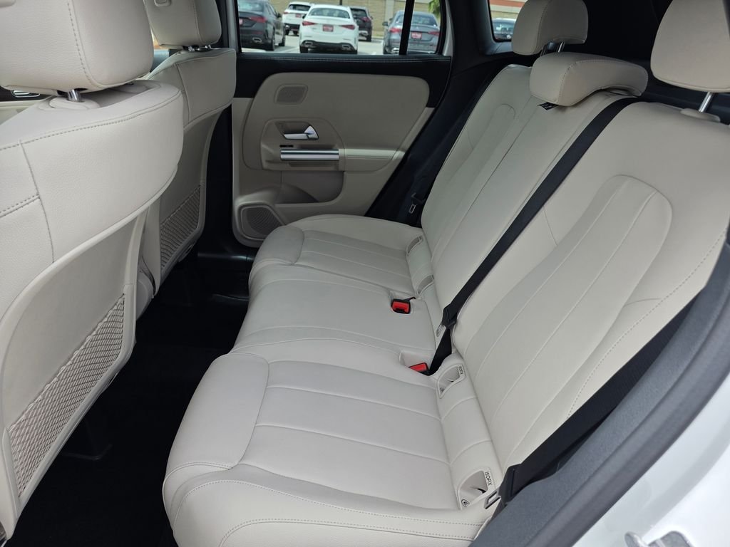 New 2026 Polar White Mercedes-Benz GLA 250 image 13