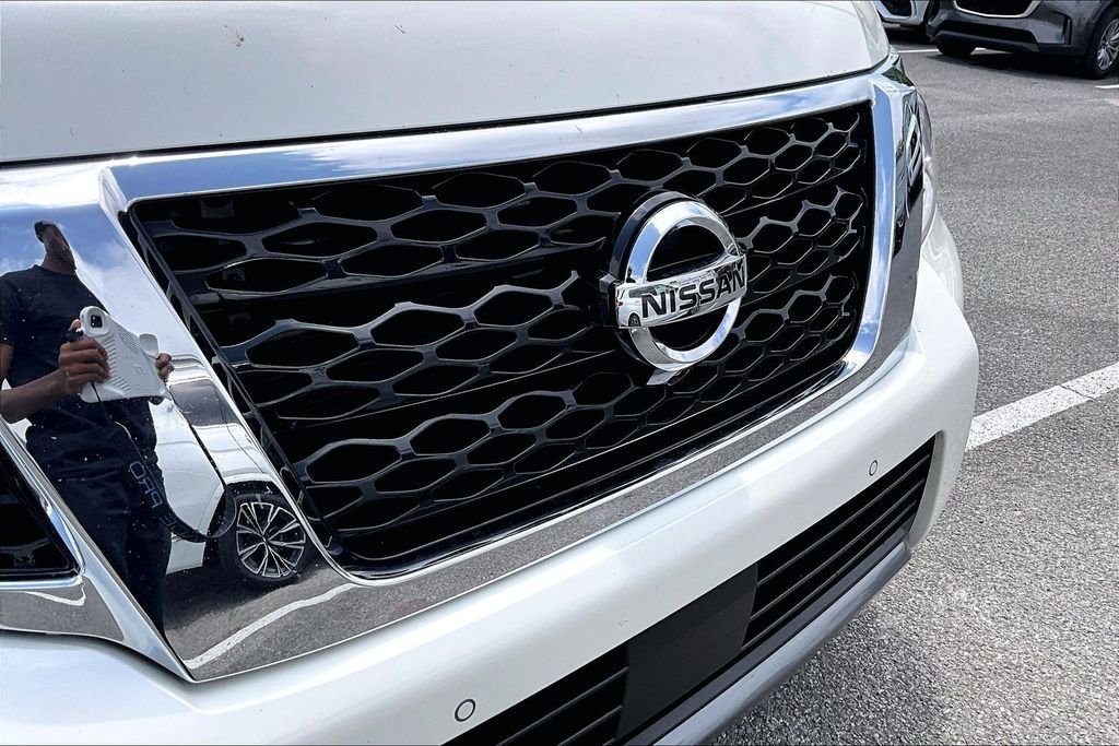 Used 2019 White Nissan Platinum image 33
