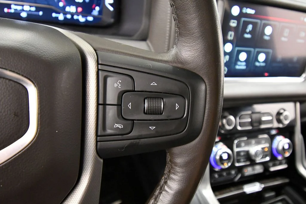 Used 2022 White GMC Denali image 21