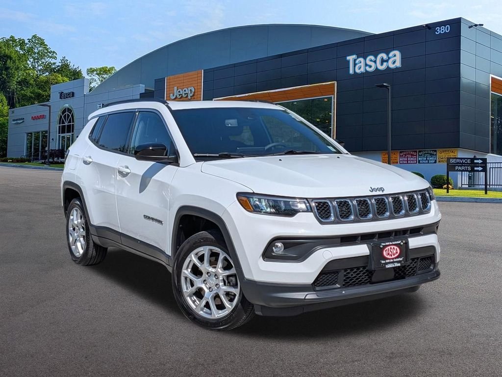 2023 Jeep Compass Latitude Lux 4X4's photo
