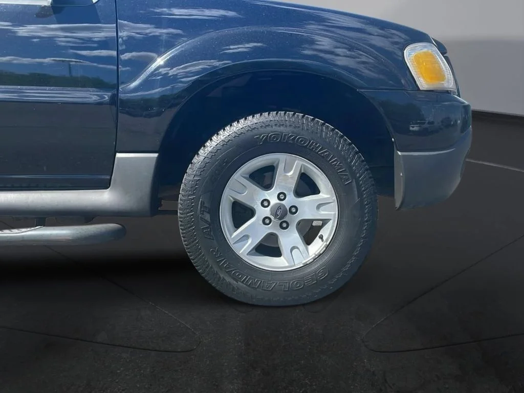 Used 2005 Black Ford Adrenalin image 23