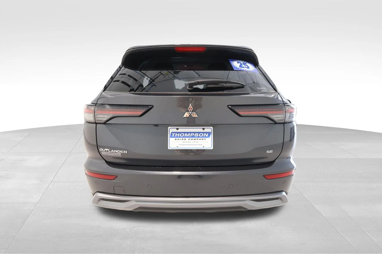 Used 2025 Gray Mitsubishi SE image 3