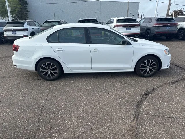 Used 2016 Volkswagen Jetta SE with VIN 3VWD67AJ2GM256242 for sale in Inver Grove Heights, Minnesota