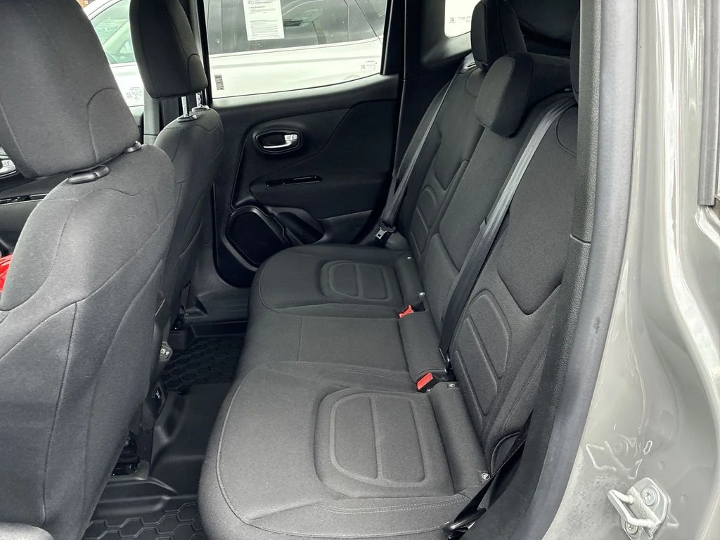 Used 2021 Gray Jeep Latitude image 19