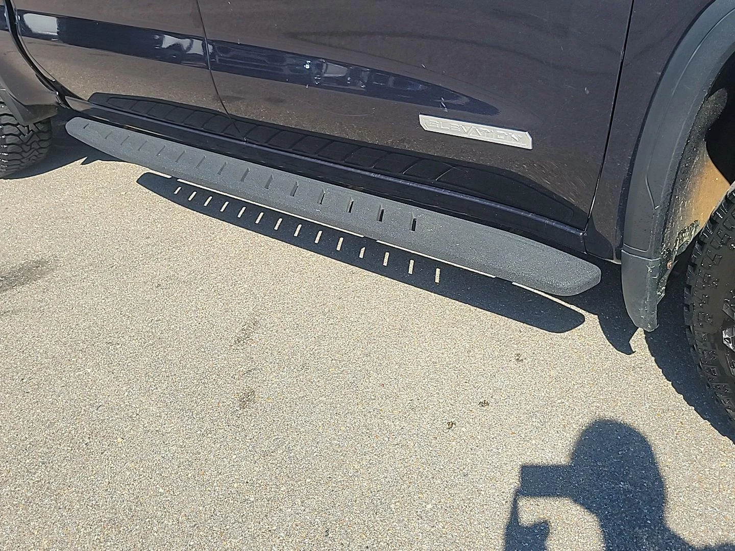Used 2023 Titanium Rush Metallic GMC Elevation image 20