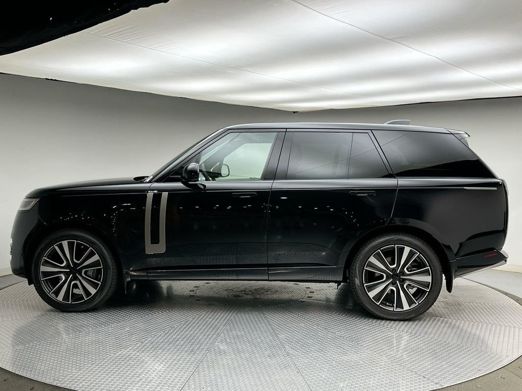 New 2026 Santorini Black Land Rover SE image 2