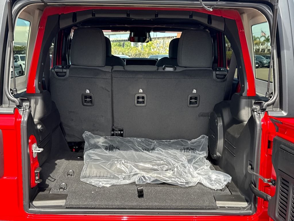 New 2026 Firecracker Red Clear-Coat Exterior Paint Jeep Rubicon image 11