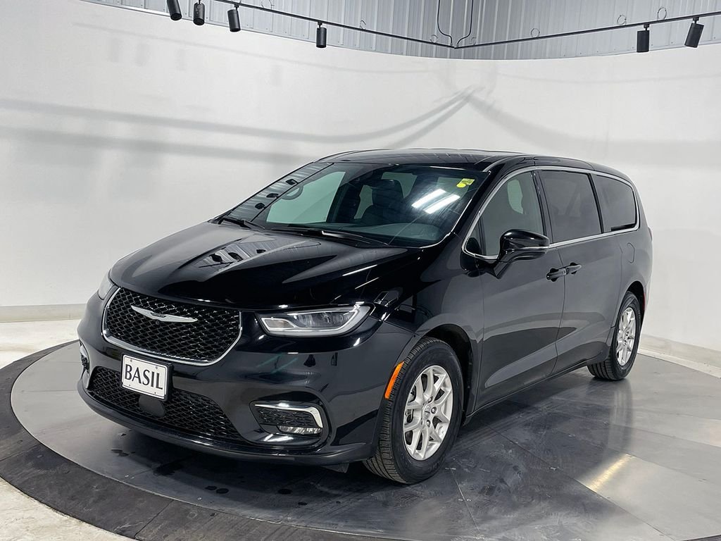 Used 2025 Black Chrysler Select image 8