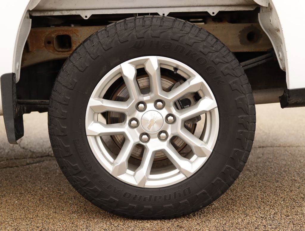 Used 2024 Summit White Chevrolet LT image 37