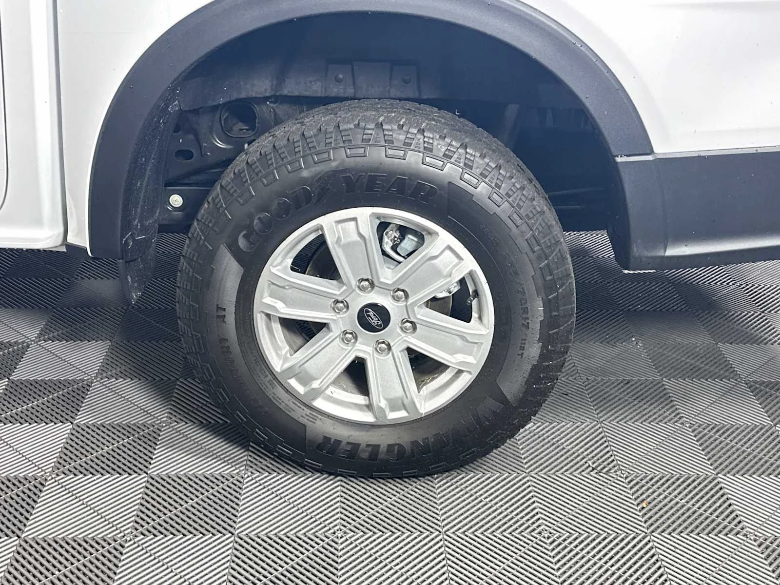 New 2025 Oxford White Ford XL image 24
