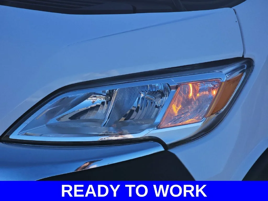 Used 2025 White Ram Base image 32