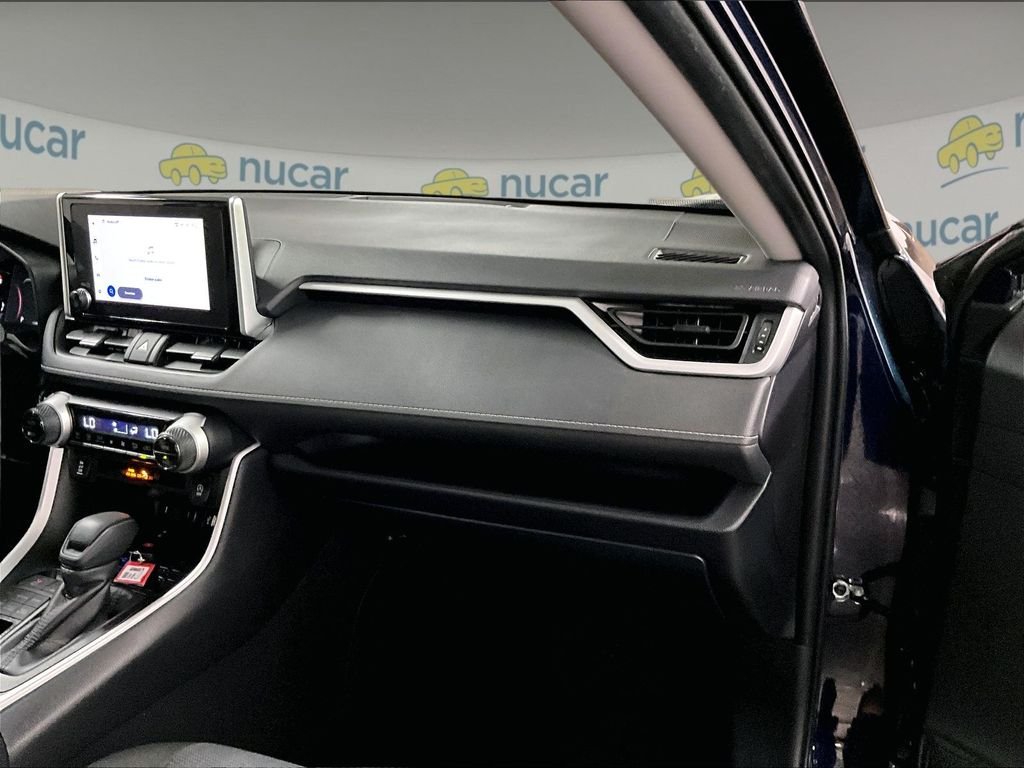 Used 2025  Toyota XLE image 13