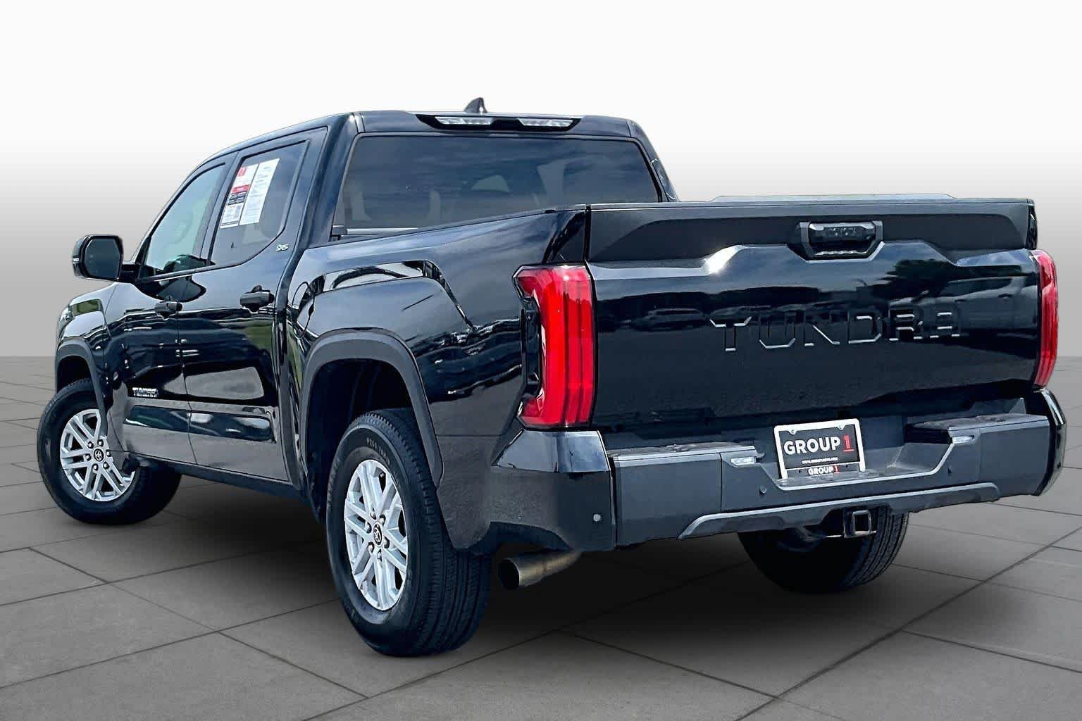 Used 2022 Midnight Black Metallic Toyota SR5 image 12