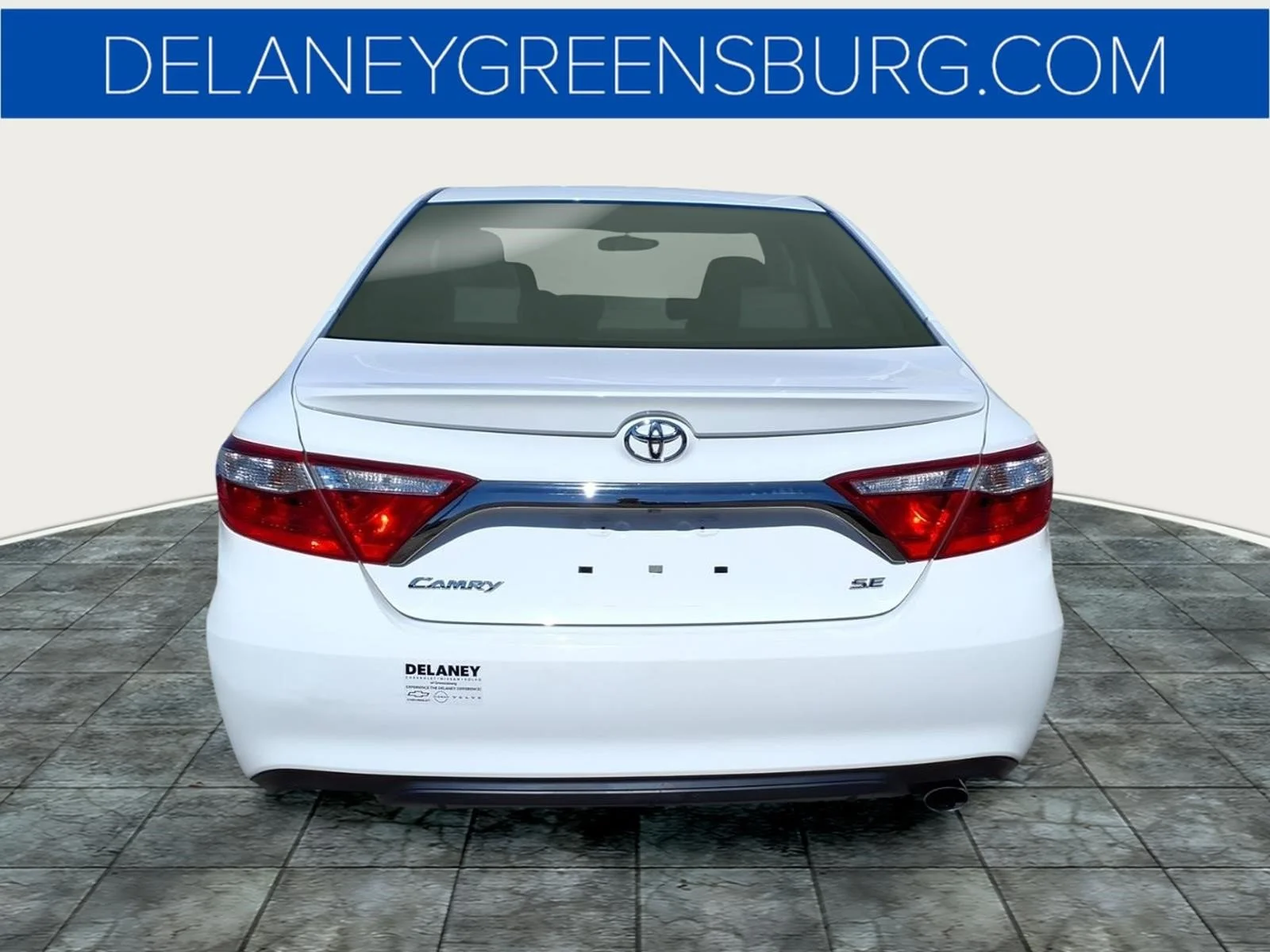 Used 2017 Super White 040 Toyota SE image 4
