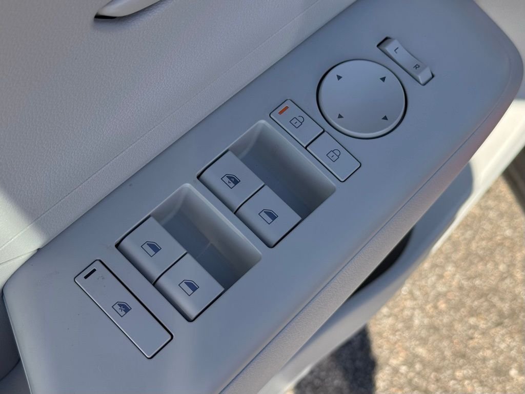 2026 Hyundai Kona SE - Photo 18