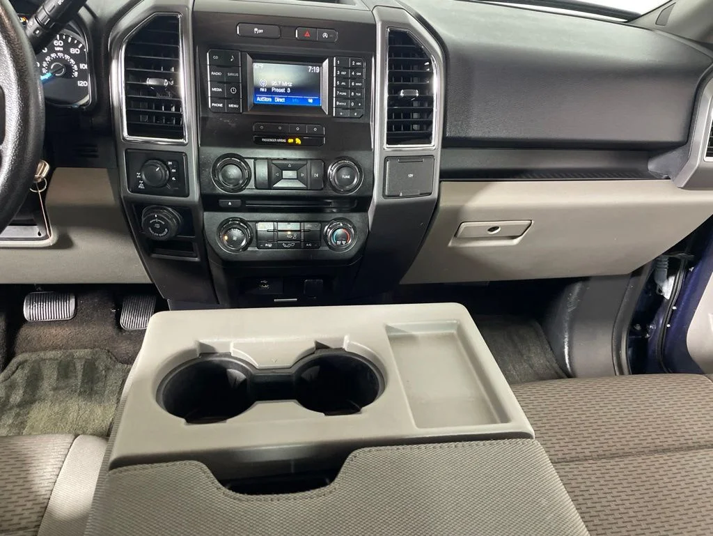 Used 2016 Blue Ford XLT image 18