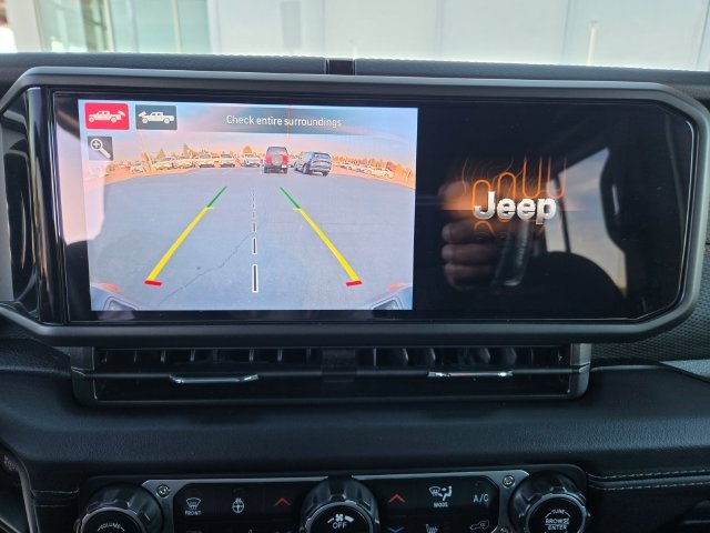 Used 2025 White Jeep Mojave image 11