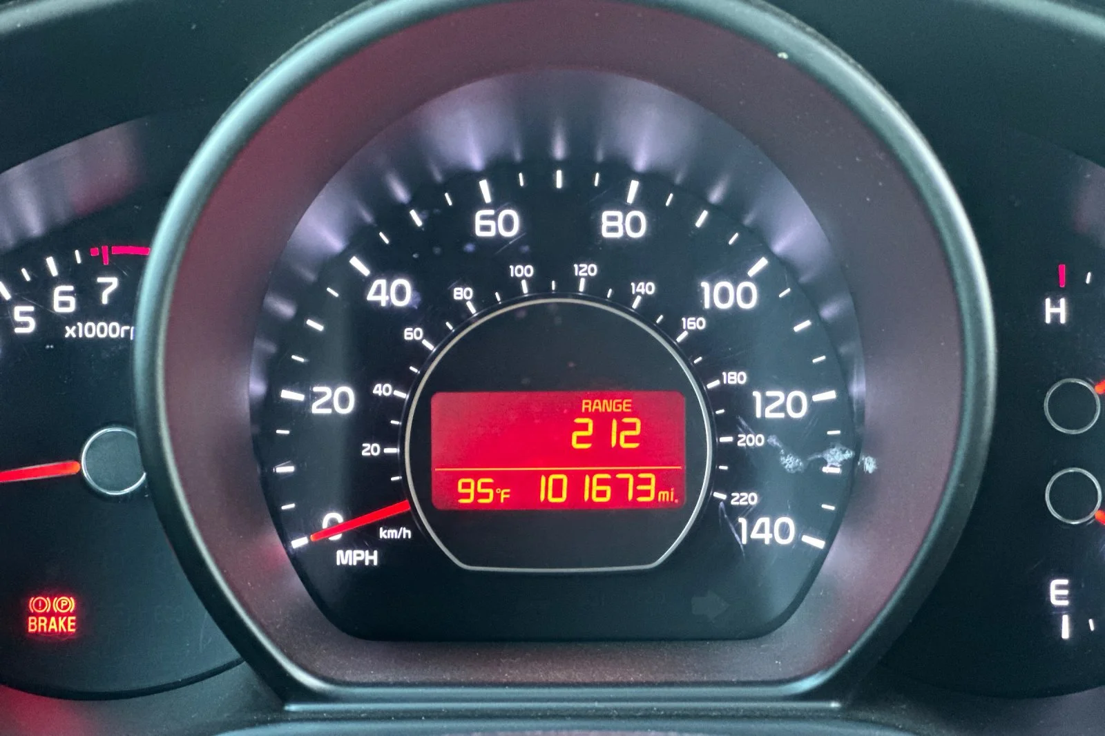 Used 2016 White Kia Base image 23