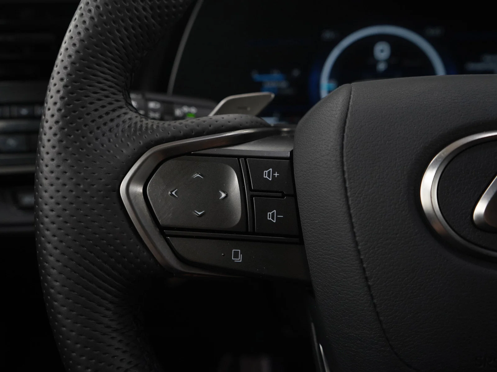 Used 2025 Wind Chill Pearl Lexus 500h F SPORT Premium image 25
