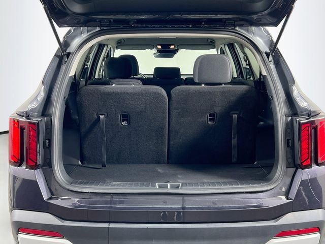 Used 2025  Kia LX image 24