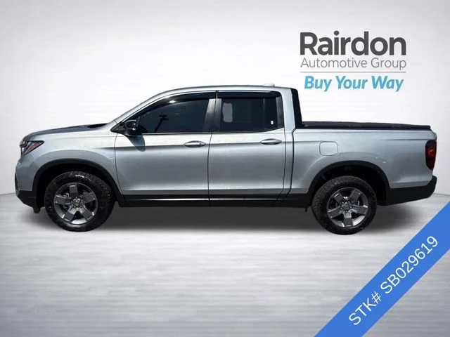 Certified Used 2025 Solar Silver Metallic Honda TrailSport image 4