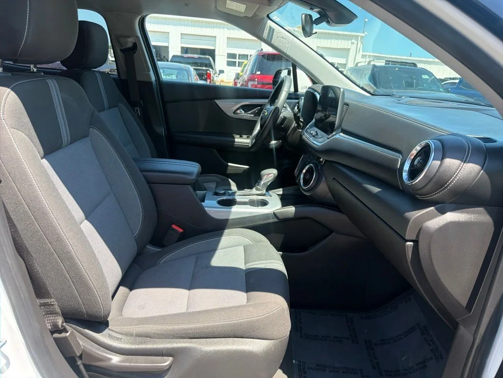 Used 2023 White Chevrolet LT image 32