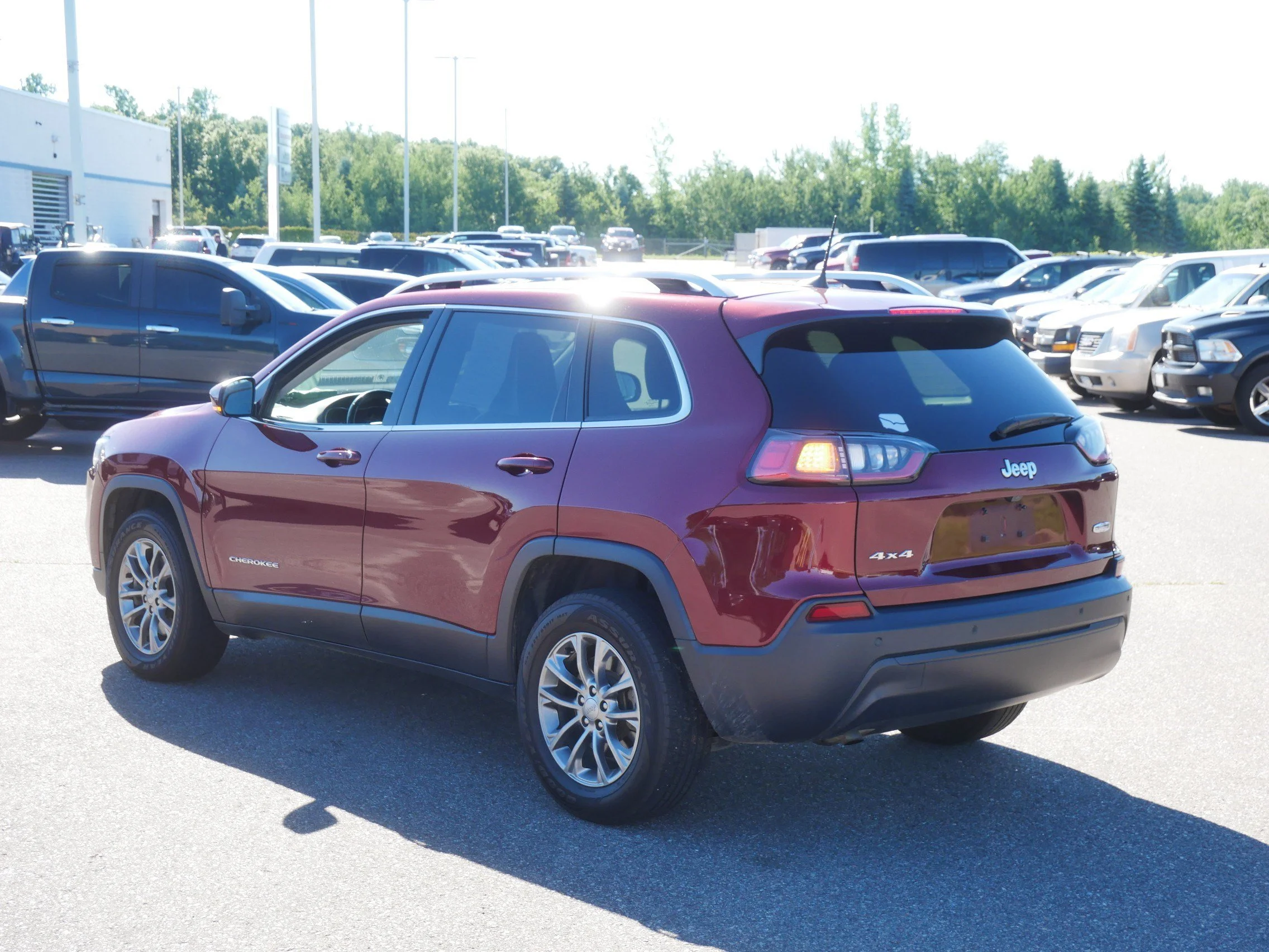 Used 2020 Velvet Red Pearlcoat Jeep Latitude Plus image 5