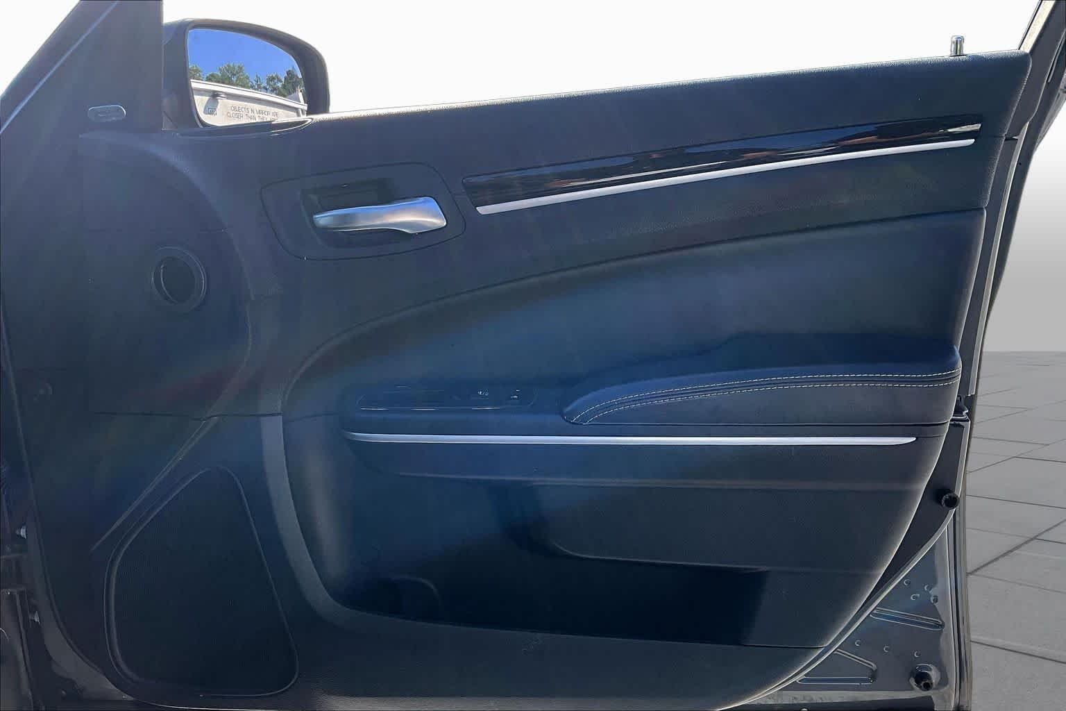 Used 2019 Ceramic Grey Clearcoat Chrysler 300S image 21